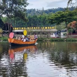 FLOATING MARKET